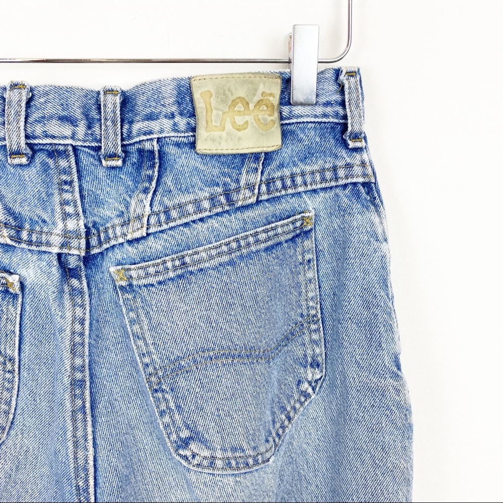 Vintage | 90's Light Wash High Rise Lee Mom Jeans - Picture 5 of 10
